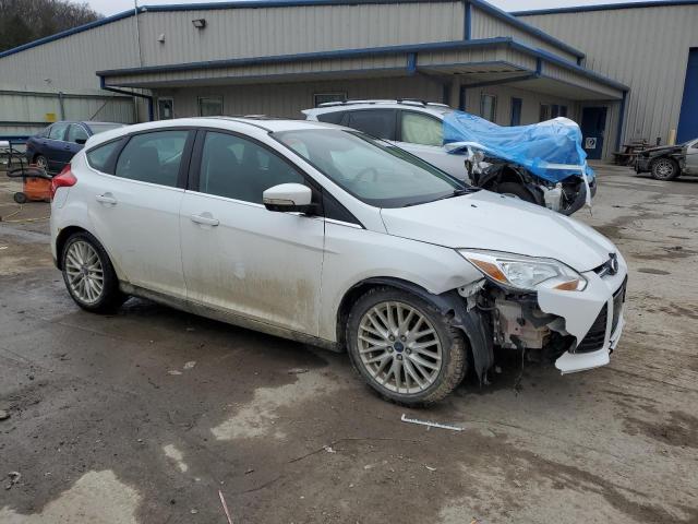 1FAHP3M22CL474391 - 2012 FORD FOCUS SEL WHITE photo 4