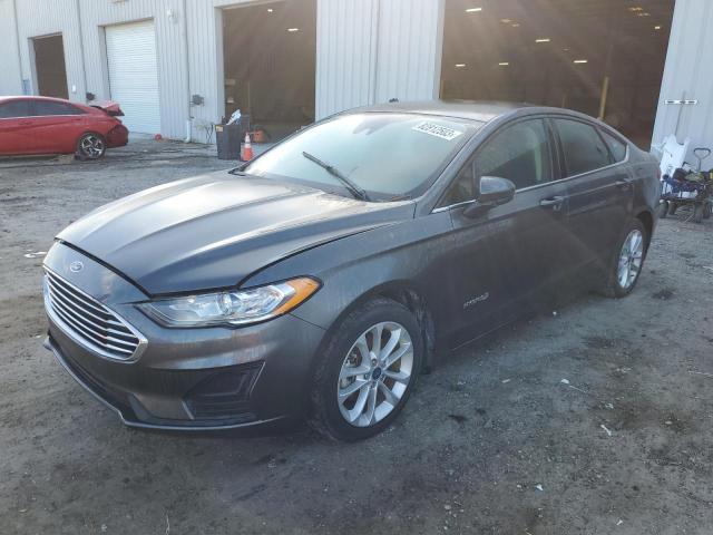 3FA6P0LU0KR210739 - 2019 FORD FUSION SE GRAY photo 1