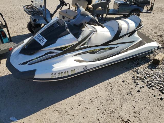 YAMA1343C717 - 2017 YAMAHA JETSKI WHITE photo 2