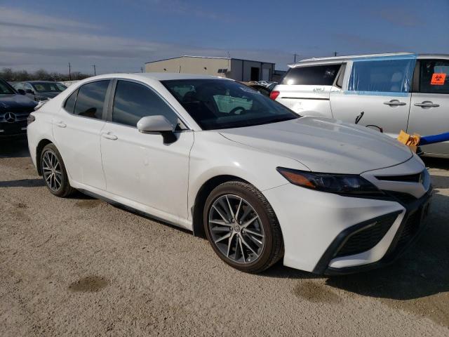 4T1G11AK3RU189116 - 2024 TOYOTA CAMRY SE NIGHT SHADE WHITE photo 4