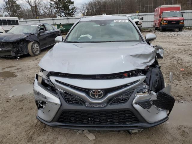 4T1G11AK2RU849341 - 2024 TOYOTA CAMRY SE NIGHT SHADE SILVER photo 5