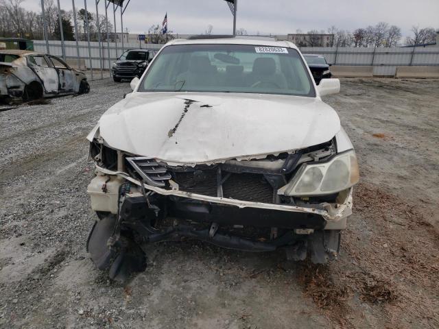 4T1BF28B64U390184 - 2004 TOYOTA AVALON XL WHITE photo 5