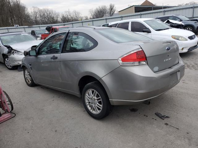 1FAHP33N38W255957 - 2008 FORD FOCUS SE SILVER photo 2