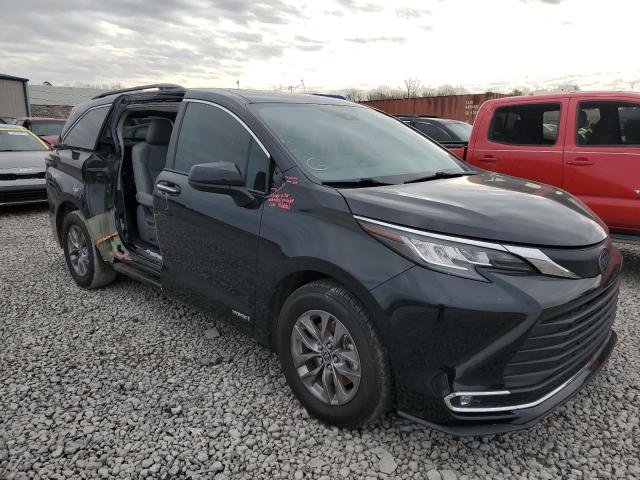 5TDYRKEC0MS042226 - 2021 TOYOTA SIENNA XLE BLACK photo 4