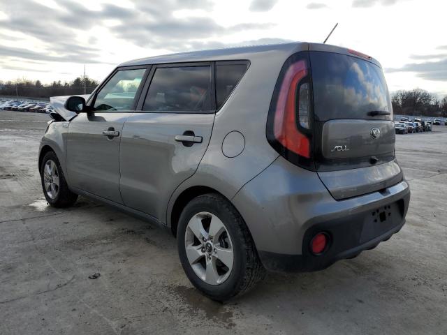 KNDJN2A28J7557846 - 2018 KIA SOUL GRAY photo 2