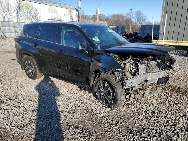 5TDGZRBH5NS246025 - 2022 TOYOTA HIGHLANDER XLE BLACK photo 4