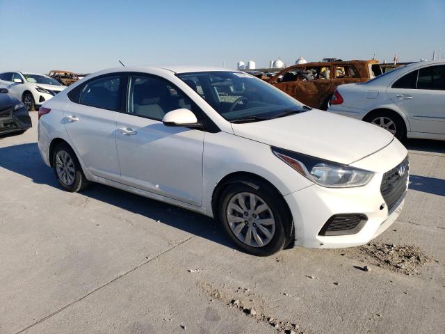 3KPC24A64LE114709 - 2020 HYUNDAI ACCENT SE WHITE photo 4