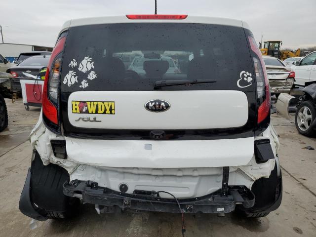 KNDJN2A2XJ7898715 - 2018 KIA SOUL WHITE photo 6