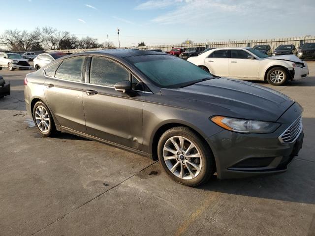 3FA6P0HD3HR187748 - 2017 FORD FUSION SE GRAY photo 4