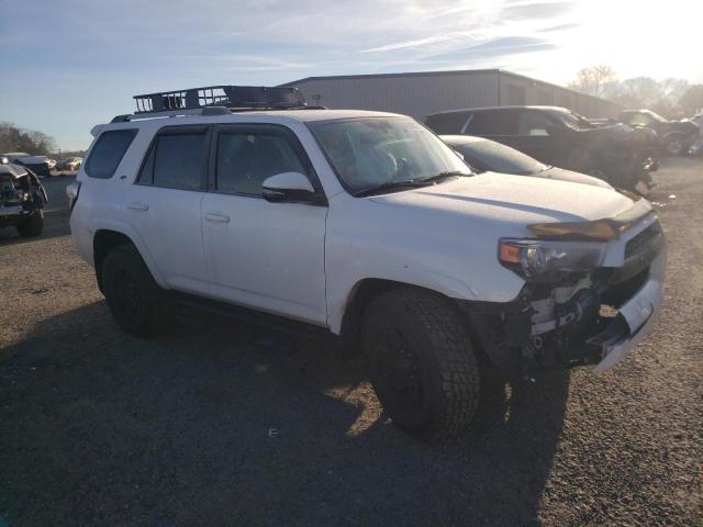 JTEZU5JR8K5207663 - 2019 TOYOTA 4RUNNER SR5 WHITE photo 4