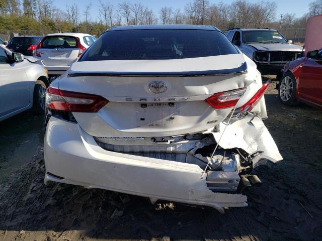 4T1B61HK4JU049243 - 2018 TOYOTA CAMRY XSE WHITE photo 6