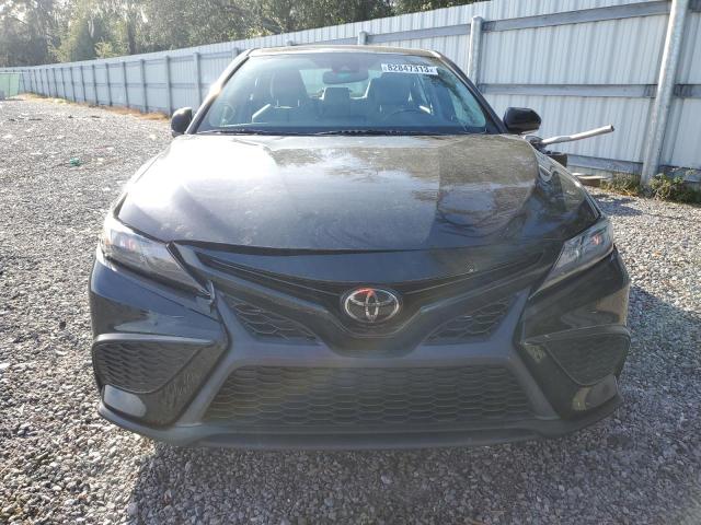 4T1T11AK1MU598433 - 2021 TOYOTA CAMRY SE BLACK photo 5