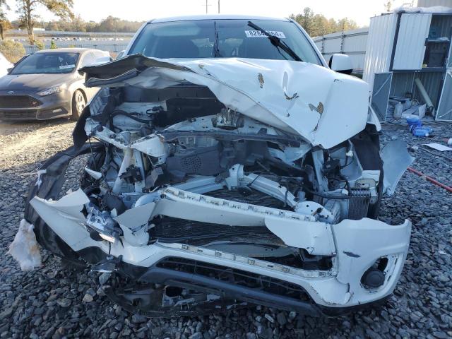 4A4AP3AU9FE034414 - 2015 MITSUBISHI OUTLANDER ES WHITE photo 5