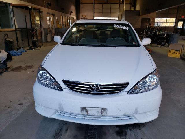 4T1BE30K25U381570 - 2005 TOYOTA CAMRY LE WHITE photo 5