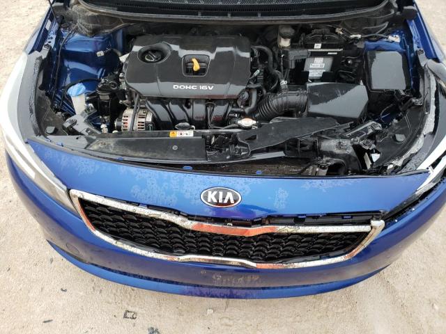 3KPFK4A75JE283883 - 2018 KIA FORTE LX BLUE photo 11