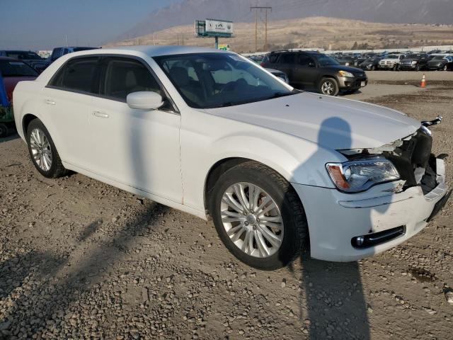 2C3CCARG4DH539138 - 2013 CHRYSLER 300 WHITE photo 4