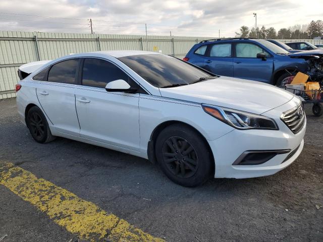 5NPE24AF7HH439463 - 2017 HYUNDAI SONATA SE WHITE photo 4