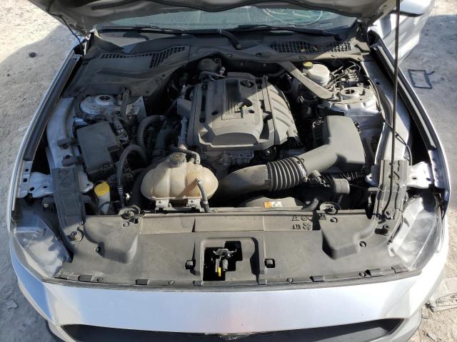 1FATP8UH5J5133158 - 2018 FORD MUSTANG SILVER photo 11