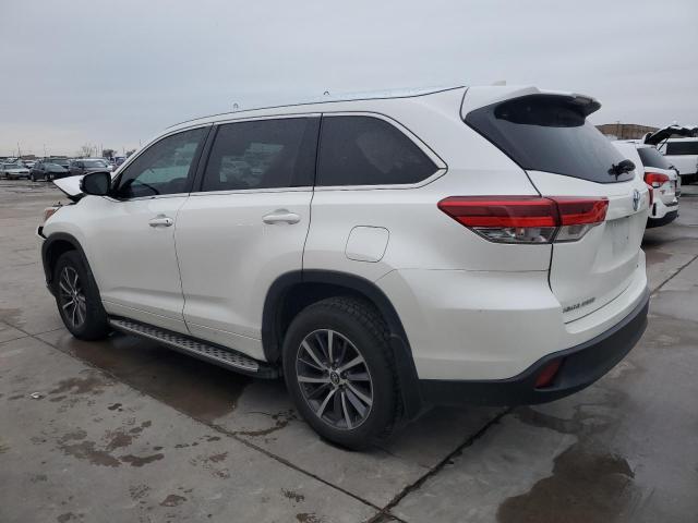 5TDKZRFH5JS267973 - 2018 TOYOTA HIGHLANDER SE WHITE photo 2