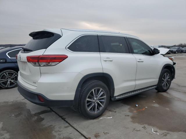 5TDKZRFH5JS267973 - 2018 TOYOTA HIGHLANDER SE WHITE photo 3