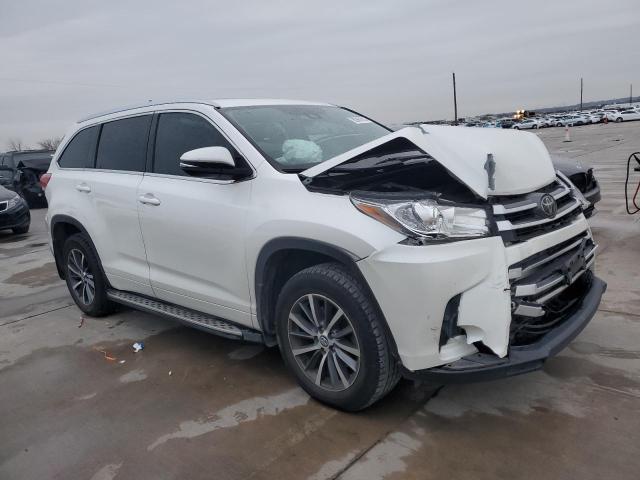 5TDKZRFH5JS267973 - 2018 TOYOTA HIGHLANDER SE WHITE photo 4