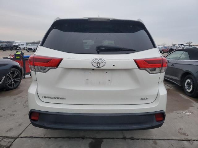 5TDKZRFH5JS267973 - 2018 TOYOTA HIGHLANDER SE WHITE photo 6