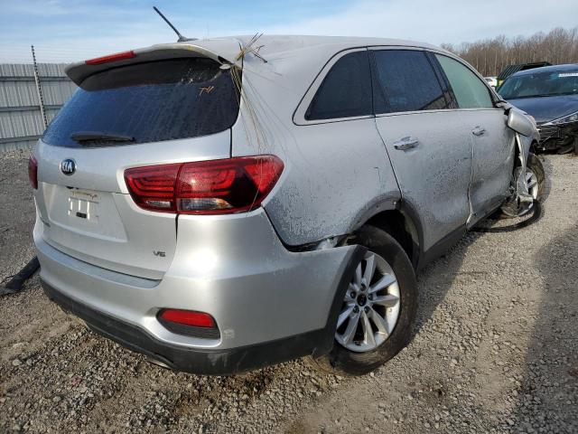 5XYPGDA53KG482052 - 2019 KIA SORENTO LX SILVER photo 3