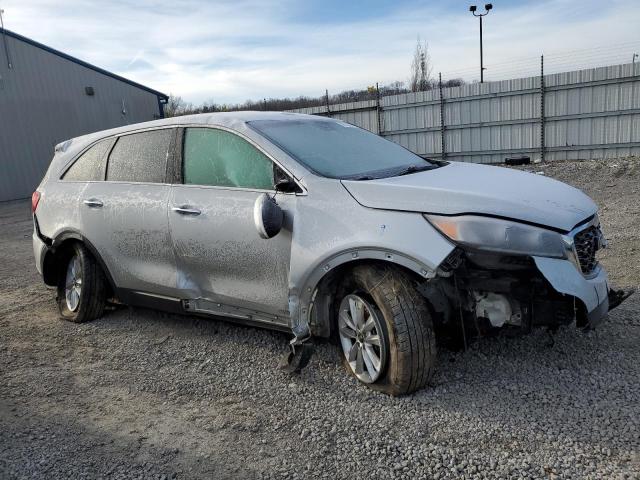 5XYPGDA53KG482052 - 2019 KIA SORENTO LX SILVER photo 4