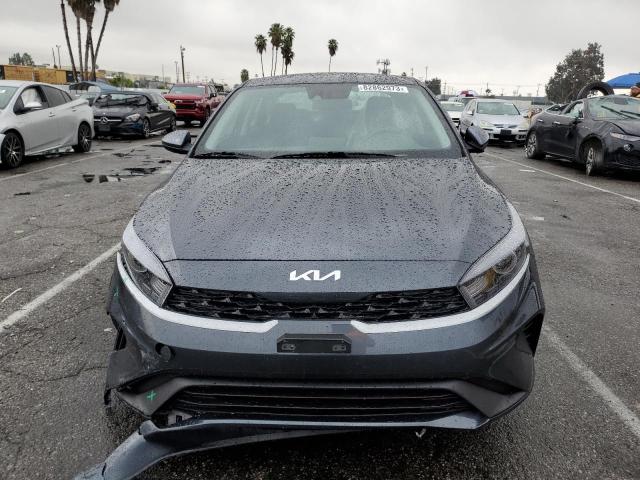 3KPF24AD7RE727587 - 2024 KIA FORTE LX GRAY photo 5