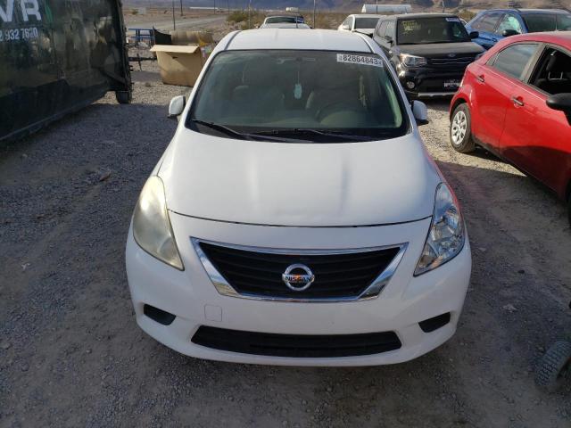 3N1CN7AP4DL822489 - 2013 NISSAN VERSA S WHITE photo 5