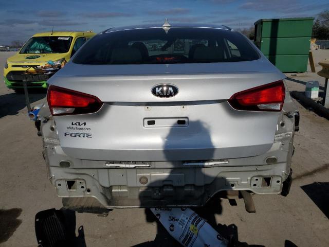 3KPFK4A71HE037617 - 2017 KIA FORTE LX SILVER photo 6