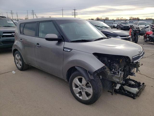 KNDJN2A21K7002979 - 2019 KIA SOUL GRAY photo 4