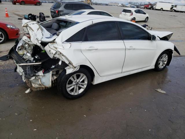 5NPEB4AC3EH860064 - 2014 HYUNDAI SONATA GLS WHITE photo 3