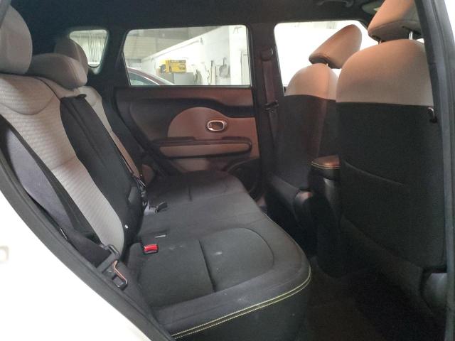 KNDJP3A53F7786744 - 2015 KIA SOUL + WHITE photo 11