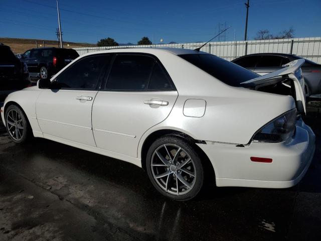 JTHBD192X50099441 - 2005 LEXUS IS 300 WHITE photo 2