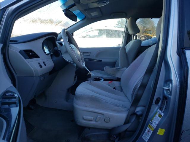 5TDKK3DC6DS367092 - 2013 TOYOTA SIENNA LE SILVER photo 7