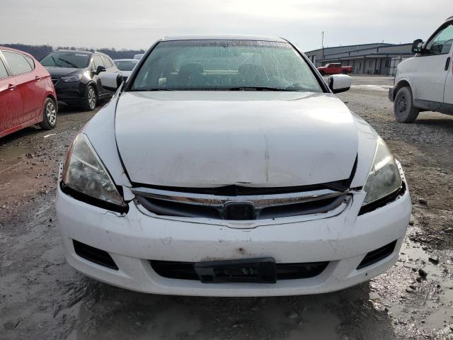 1HGCM56346A085526 - 2006 HONDA ACCORD SE WHITE photo 5