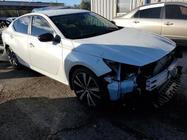 1N4BL4CV7NN399620 - 2022 NISSAN ALTIMA SR WHITE photo 4