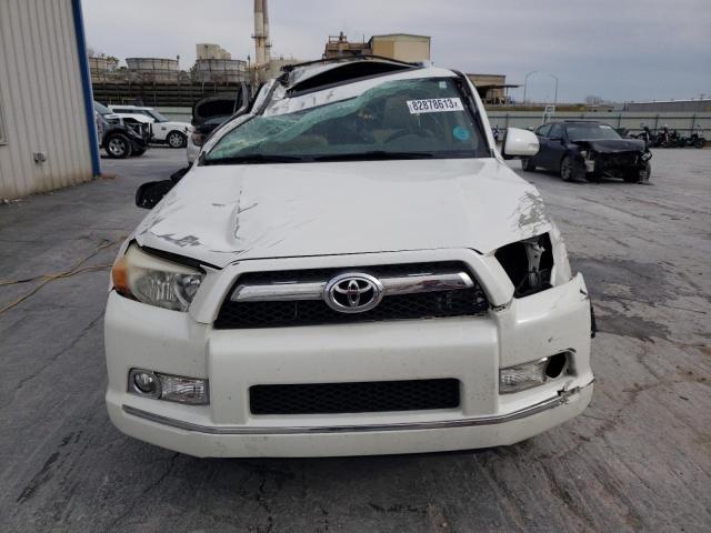 JTEZU5JR0B5032258 - 2011 TOYOTA 4RUNNER SR5 WHITE photo 5