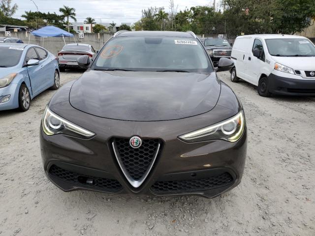 ZASFAKAN2J7B71779 - 2018 ALFA ROMEO STELVIO GRAY photo 5