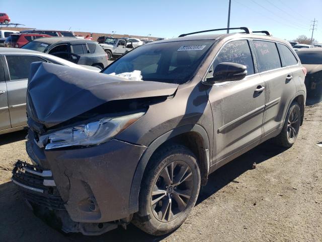 5TDBZRFHXJS815899 - 2018 TOYOTA HIGHLANDER LE BROWN photo 1