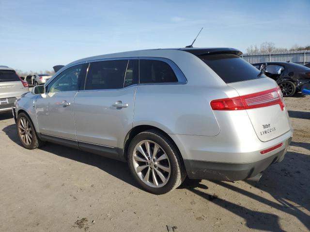 2LMHJ5ATXCBL52088 - 2012 LINCOLN MKT SILVER photo 2