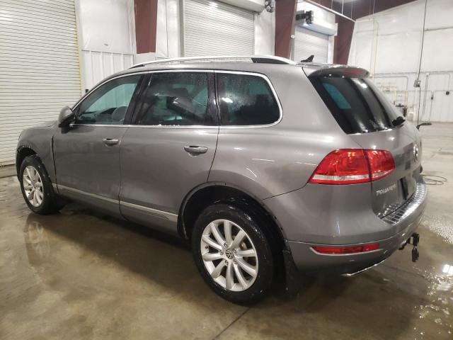 WVGEK9BP7CD006126 - 2012 VOLKSWAGEN TOUAREG V6 TDI GRAY photo 2