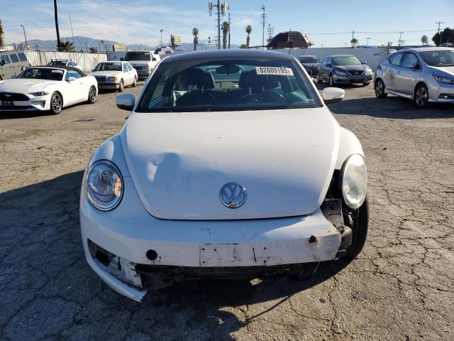 3VWJX7AT1DM605873 - 2013 VOLKSWAGEN BEETLE WHITE photo 5