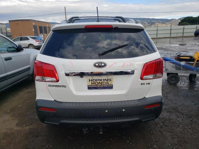 5XYKUDA21DG327074 - 2013 KIA SORENTO EX WHITE photo 6