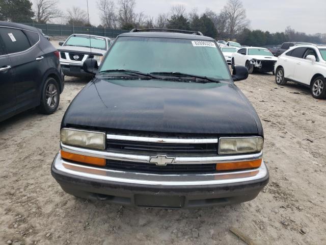 1GNDT13W3W2121110 - 1998 CHEVROLET BLAZER BLACK photo 5