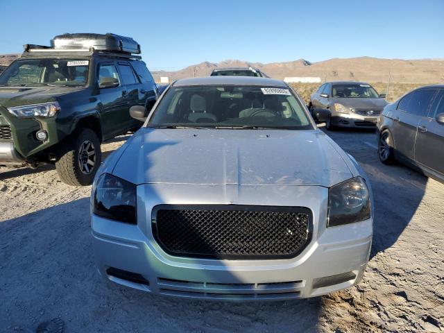 2D4FV48T05H692591 - 2005 DODGE MAGNUM SE SILVER photo 5