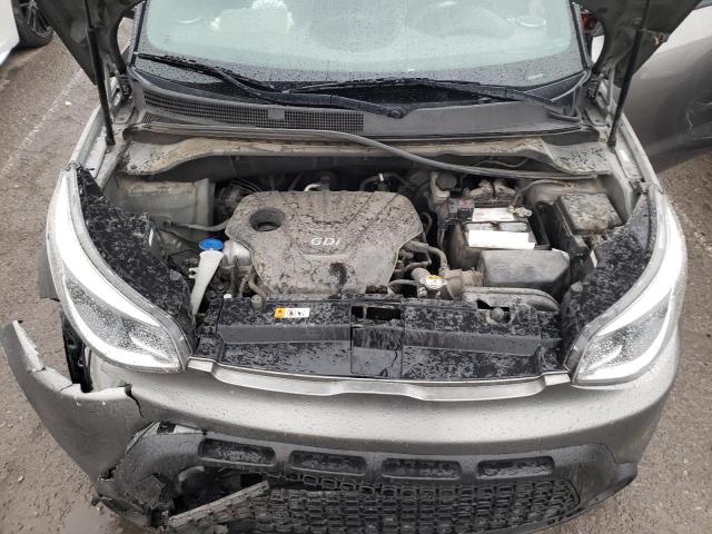 KNDJN2A26G7392341 - 2016 KIA SOUL SILVER photo 11