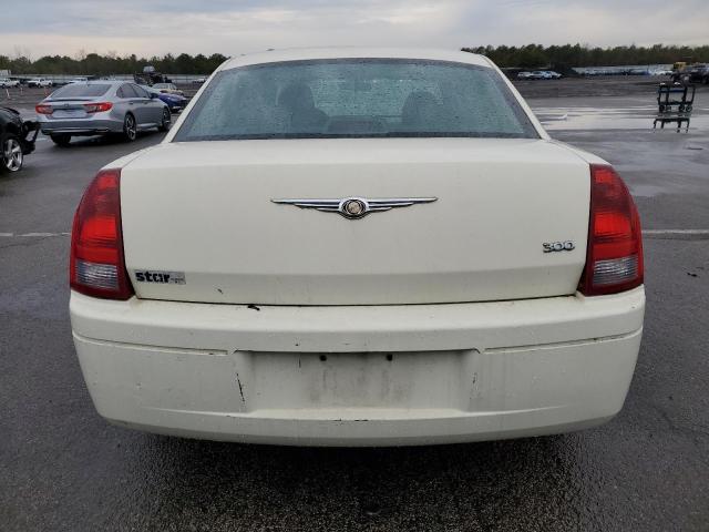 2C3KA43R56H526706 - 2006 CHRYSLER 300 WHITE photo 6