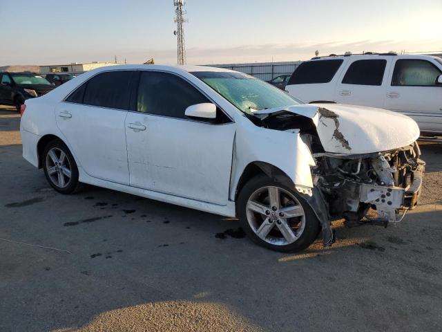 4T1BF1FK4EU819031 - 2014 TOYOTA CAMRY L WHITE photo 4